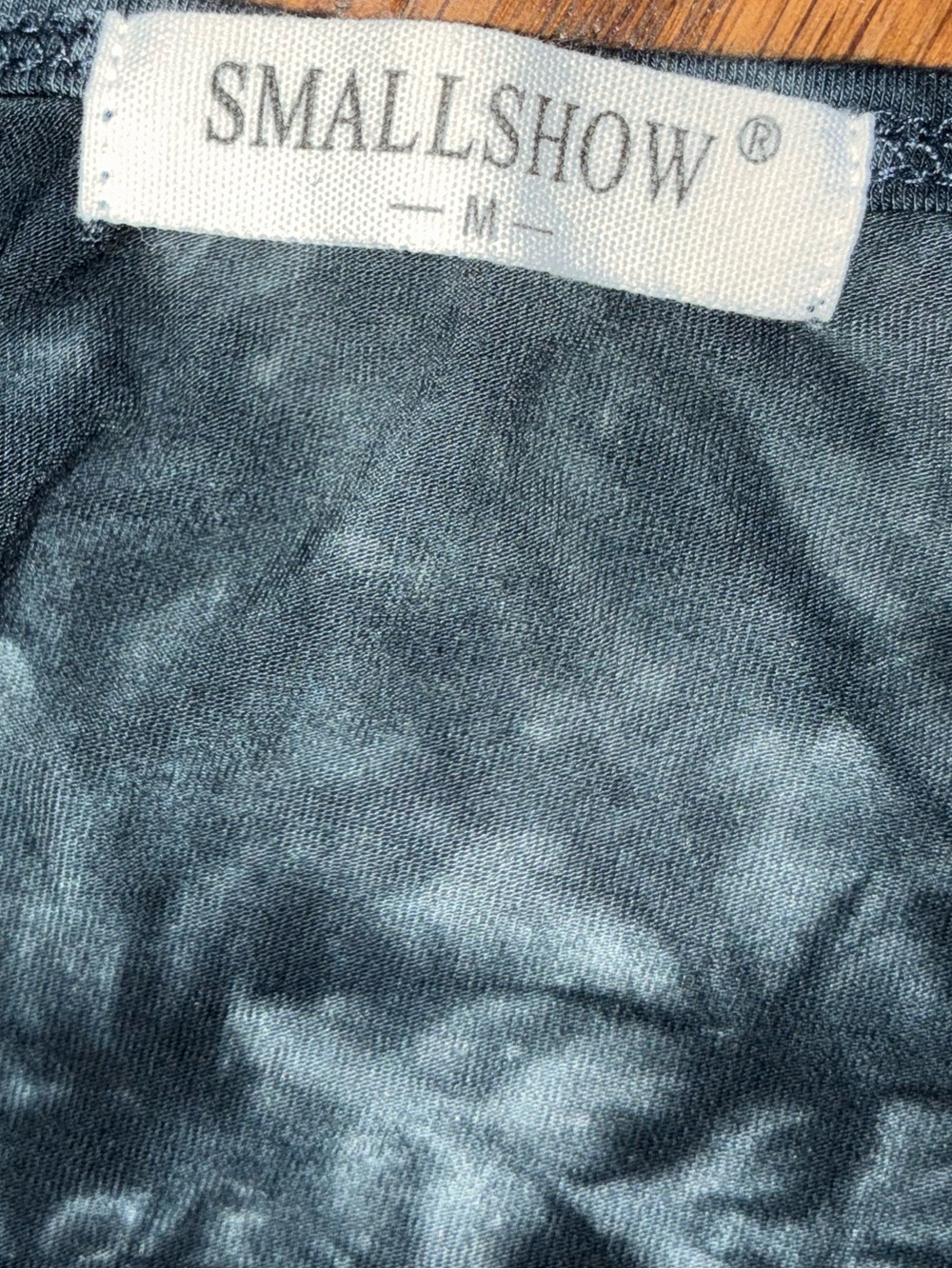 Smallshow Sleeveless Black and Grey Tie Dye Maternity Maxi Dress w Ruched Sides - Picture 2 of 5